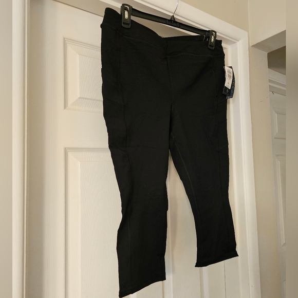 💥NEW! Torrid Bombshell Capri Leggings - Picture 7 of 9